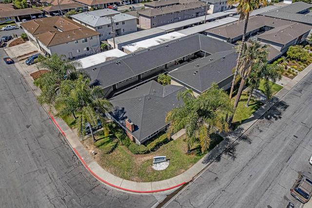 2104 Royal Drive, Santa Clara CA: https://media.crmls.org/mediaz/e3dcf888-ae95-456c-a505-b8d99a725fcd.jpg