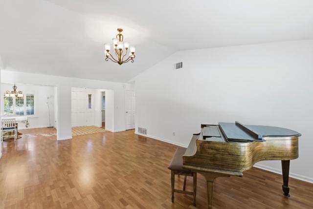 50 Nottingham Pl Place, Clayton CA: https://media.crmls.org/mediaz/e3dcfd64-6aed-4166-b834-f38e11bdbf76.jpg