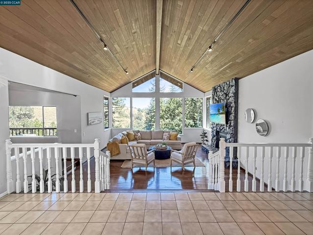 130 Hillcroft Way, Walnut Creek CA: https://media.crmls.org/mediaz/e3dd95d5-ed52-4db1-bc4a-017230d83294.jpg