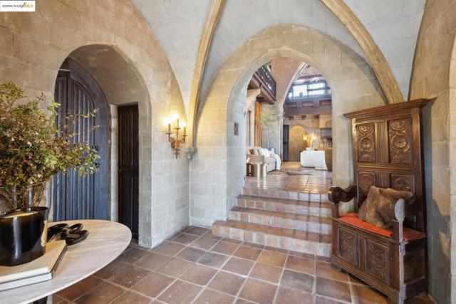 2900 Buena Vista Way, Berkeley CA: https://media.crmls.org/mediaz/e3de0531-0a8f-4068-9f57-c72472591629.jpg