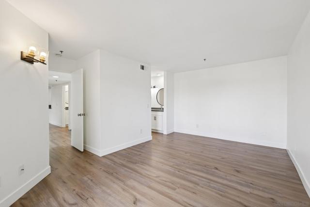 2077 Lakeridge Circle, Chula Vista CA: https://media.crmls.org/mediaz/e3de8016-81ff-4f5a-8e5a-c6c7e5f3e39f.jpg