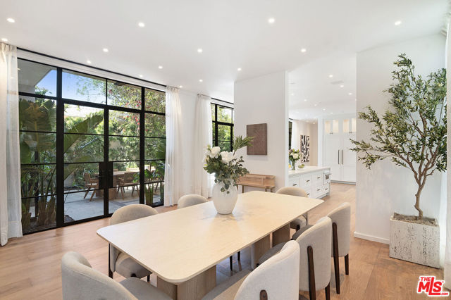 745 E Sunset Avenue, Venice CA: https://media.crmls.org/mediaz/e3de89a9-baae-4c23-9039-42becc7a57c8.jpg