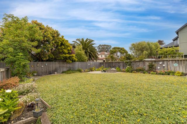 315 Valdez Avenue, Half Moon Bay CA: https://media.crmls.org/mediaz/e3dec9e6-cc75-4bc7-92cb-f4d9d1414170.jpg