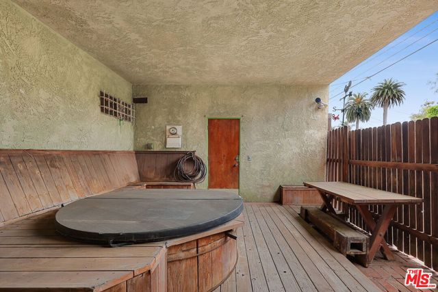 717 Marco Place, Venice CA: https://media.crmls.org/mediaz/e3dedbef-7c24-489b-a934-98d589d272cd.jpg