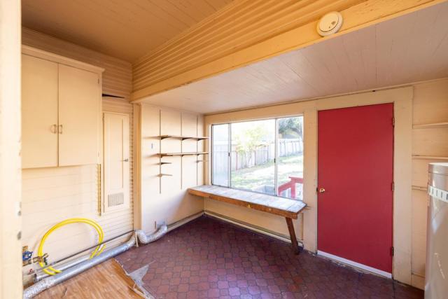 486 VAN BUREN ST, Monterey CA: https://media.crmls.org/mediaz/e3dedd38-6437-4c25-a1f5-ccc760cb0aec.jpg