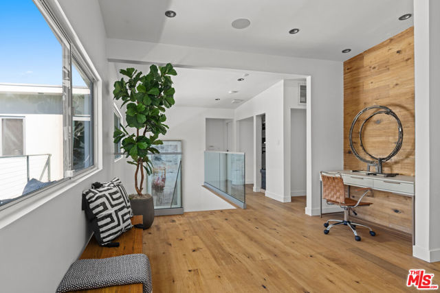 7470 Woodrow Wilson Drive, Los Angeles CA: https://media.crmls.org/mediaz/e3df6159-ece0-4e71-8658-f00d8260b238.jpg