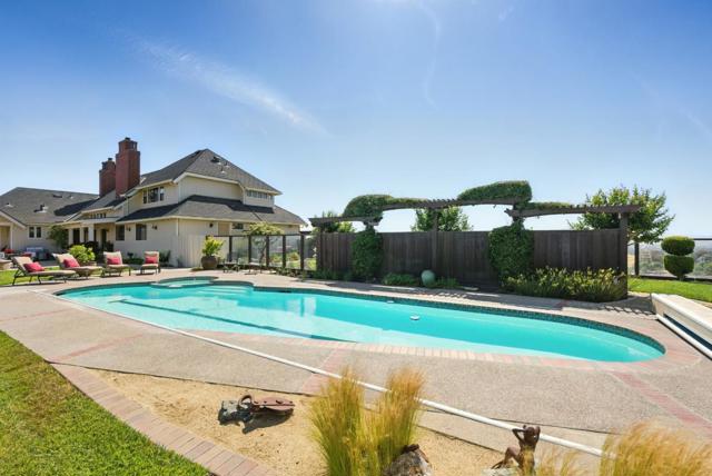 2525 Bridle Path Drive, Gilroy CA: https://media.crmls.org/mediaz/e3df9a2e-034e-43db-8e8c-6a294feb1507.jpg