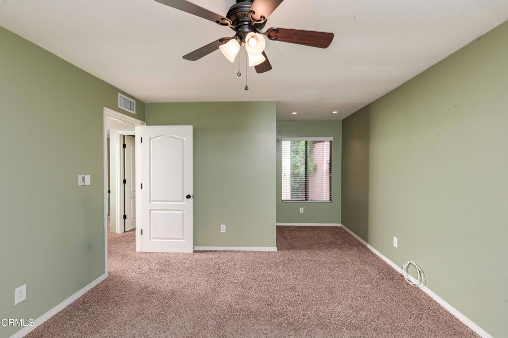 https://media.crmls.org/mediaz/e3dfea03-ec5e-4ba4-aceb-cae3094bcccf.jpg?preset=X-Large