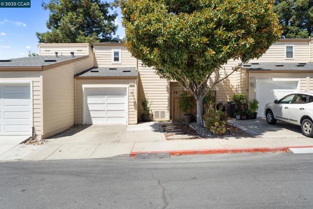 6625 Pioneer Ln, Dublin CA: https://media.crmls.org/mediaz/e3dffe88-4682-4ac3-ada3-387e94e6452d.jpg