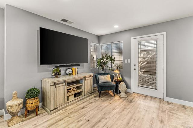 Detail Gallery Image 8 of 23 For 2240 Kings View Cir, Spring Valley,  CA 91977 - 2 Beds | 2/1 Baths