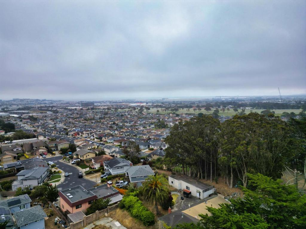 https://media.crmls.org/mediaz/e3e0212a-93b1-449e-b354-d9f1d2518225.jpg?preset=X-Large