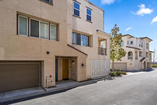 5230 Calle Rockfish, San Diego CA: https://media.crmls.org/mediaz/e3e04365-98ad-4f8b-8612-dbf75883d205.jpg