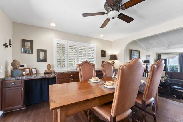 4331 Summit Drive, La Mesa CA: https://media.crmls.org/mediaz/e3e0fda8-f36f-4c26-be09-549f7d381d3b.jpg