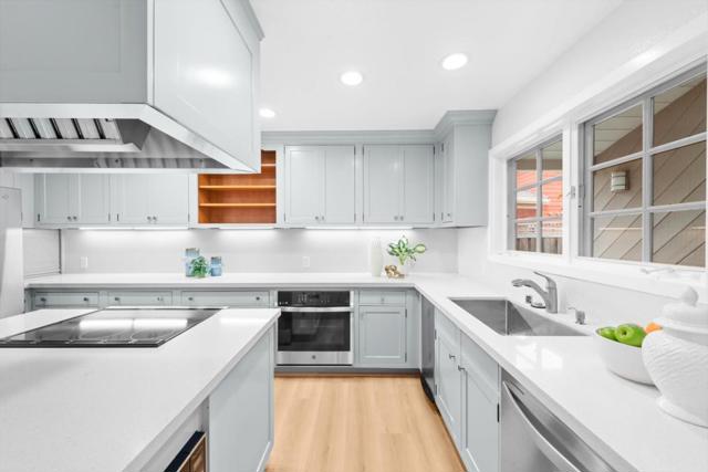 609 Santa Catalina Lane, Foster City CA: https://media.crmls.org/mediaz/e3e163ec-2bcd-434a-ac17-0b52dcf1a1c6.jpg