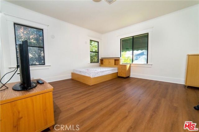 1023 S Wilton Place, Los Angeles CA: https://media.crmls.org/mediaz/e3e1ef5a-f2c3-433b-aee8-bce7f8eac3b3.jpg
