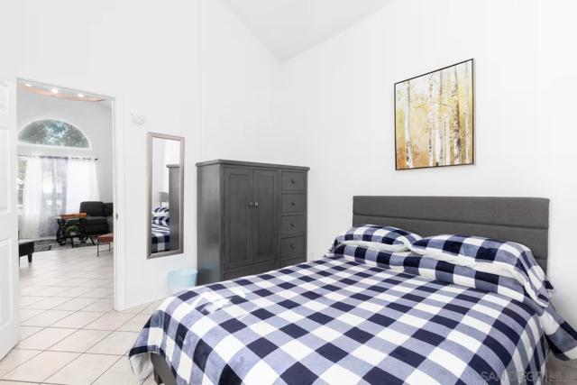 24643 Leafwood Dr, Murrieta CA: https://media.crmls.org/mediaz/e3e23b40-5a1f-4f00-818d-160f25aaae3b.jpg