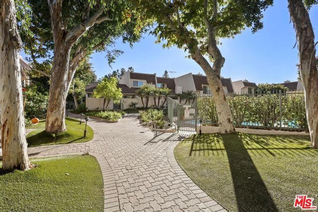 6213 Randi Avenue, Woodland Hills CA: https://media.crmls.org/mediaz/e3e274f1-7c27-4f92-af6a-3d30288c0207.jpg