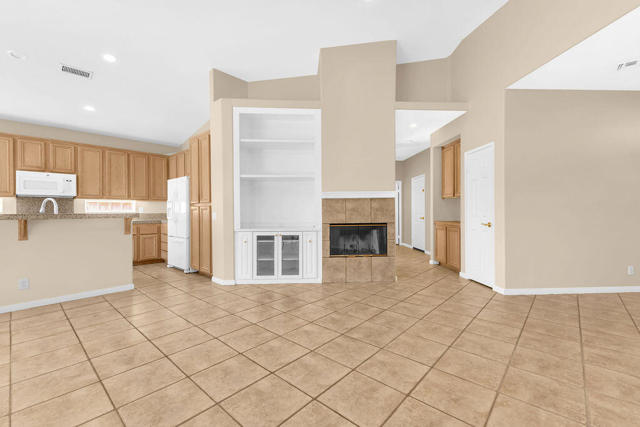 79851 Carmel Valley Avenue, Indio CA: https://media.crmls.org/mediaz/e3e28a46-e05e-4150-8849-70a47f0b43d7.jpg