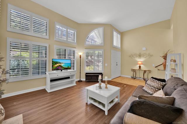 9327 Lake Murray Blvd, San Diego CA: https://media.crmls.org/mediaz/e3e299fc-8250-4fb8-bdc4-f1ce1535eaf0.jpg