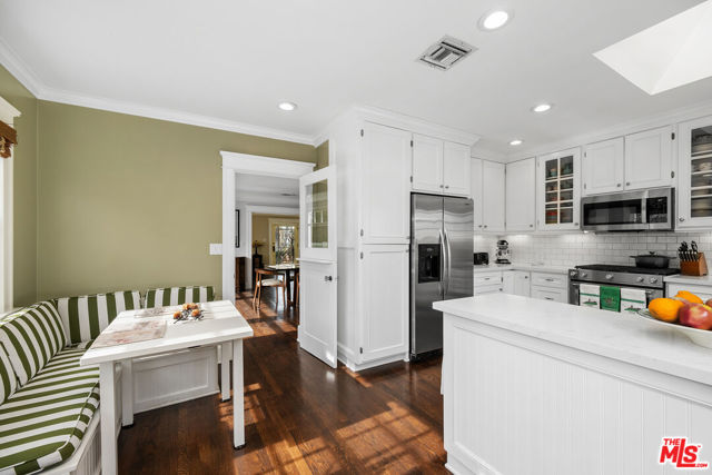 1324 N Orange Grove Avenue, West Hollywood CA: https://media.crmls.org/mediaz/e3e2a151-5781-4dc2-be33-dabe592f5fe2.jpg