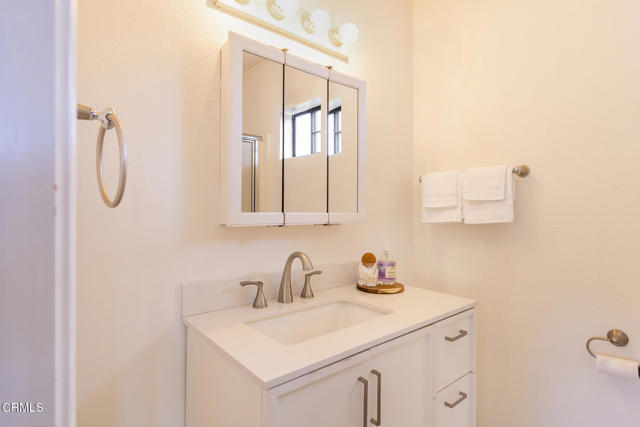 11144 Ojai Santa Paula Road, Ojai CA: https://media.crmls.org/mediaz/e3e2bb19-7312-4831-9f7d-58057958c433.jpg