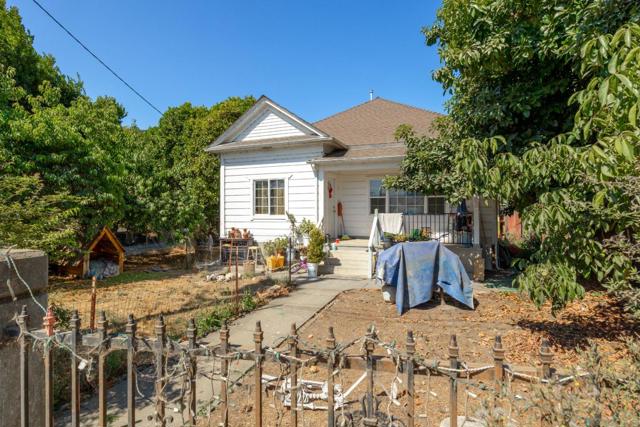 120 San Miguel Canyon Road, Salinas CA: https://media.crmls.org/mediaz/e3e301a8-a5f6-4f64-949a-04e1af1ea85b.jpg