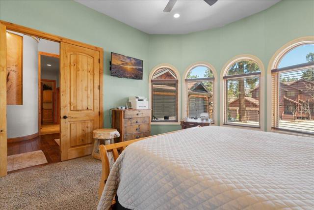 1215 Wolf Creek Court, Big Bear CA: https://media.crmls.org/mediaz/e3e36a17-badc-4306-bd30-74c5d95f9c4b.jpg