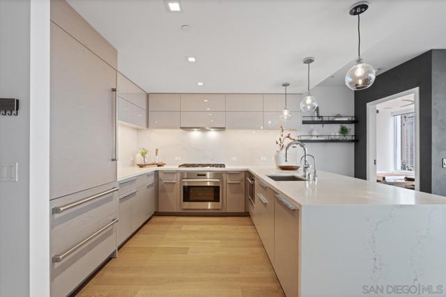888 W E St, San Diego CA: https://media.crmls.org/mediaz/e3e39b75-a88e-4951-804e-91603fb5d493.jpg