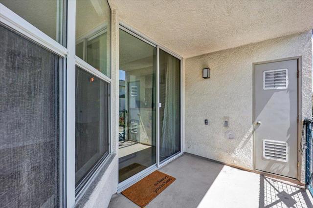 401 Baltic Circle,  CA: https://media.crmls.org/mediaz/e3e3edad-4acf-4b15-ba10-26bbdb2d1924.jpg