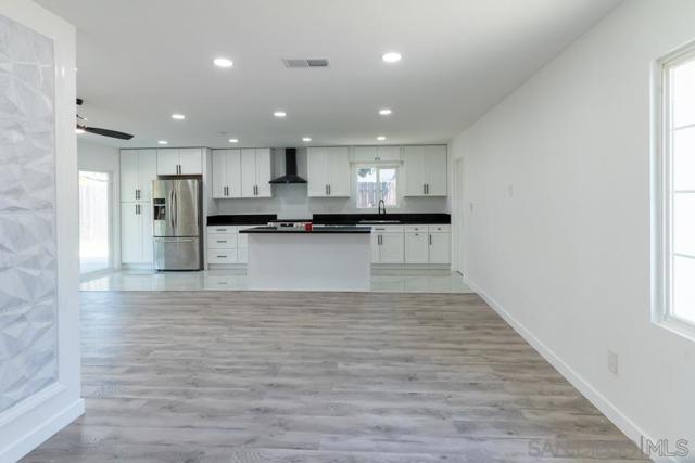 1610 Dumar Ave, El Cajon CA: https://media.crmls.org/mediaz/e3e4e7fe-1676-412b-b500-590927e033ea.jpg