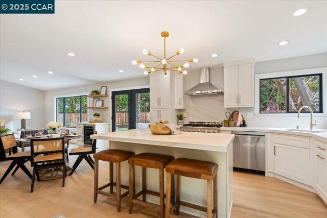 721 Sinnet Ct, Danville CA: https://media.crmls.org/mediaz/e3e5312e-0300-4a3a-b64f-b48ca18b6cff.jpg