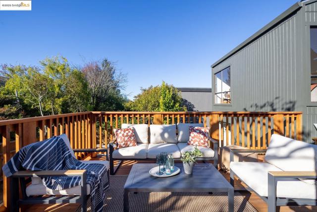 568 Vistamont Ave, Berkeley CA: https://media.crmls.org/mediaz/e3e56692-ff90-447b-aec4-f24d2498b2bc.jpg