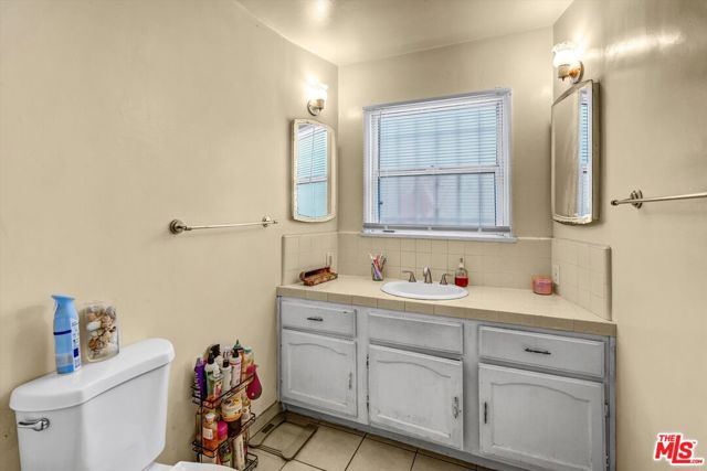 1616 W 108th Street, Los Angeles CA: https://media.crmls.org/mediaz/e3e573b6-f0d1-4097-942d-51730da48bf9.jpg