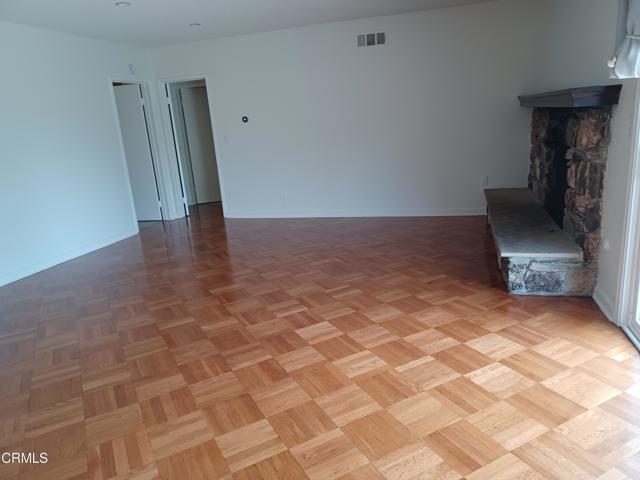 1593 La Jolla Drive, Thousand Oaks CA: https://media.crmls.org/mediaz/e3e5e372-4219-4110-b1c2-445a70947359.jpg