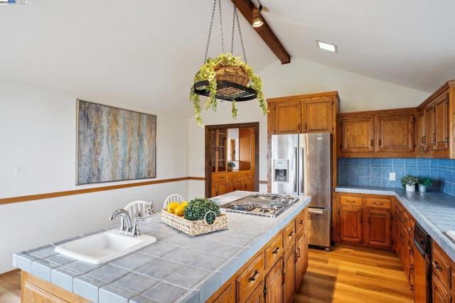 23762 Hutchinson Rd, Los Gatos CA: https://media.crmls.org/mediaz/e3e644a0-c28d-4a5a-b132-b7d3114d0e81.jpg