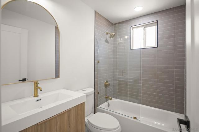 760 Florence St, Imperial Beach CA: https://media.crmls.org/mediaz/e3e6cbcc-b559-4cfb-96e6-5d911f7ecd74.jpg