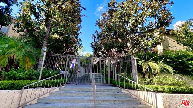 15061 Sherman Way, Van Nuys CA: https://media.crmls.org/mediaz/e3e71267-3d72-4d8d-82bc-d2abaec9c6d5.jpg