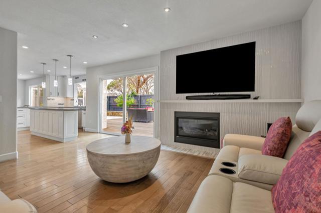 578 Seahorse Lane, Redwood City CA: https://media.crmls.org/mediaz/e3e74057-a856-49af-9d64-f87c0dcb6a83.jpg