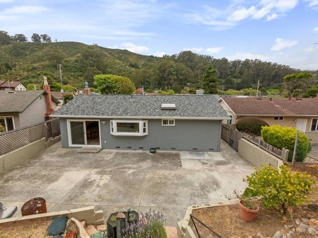1415 LInda Mar Boulevard, Pacifica CA: https://media.crmls.org/mediaz/e3e74ded-16d5-4c67-9dcb-6e291bf0c064.jpg