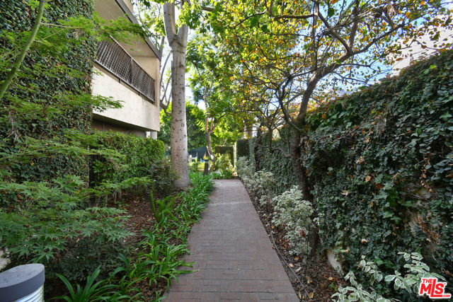 11687 Bellagio Road, Los Angeles CA: https://media.crmls.org/mediaz/e3e75370-4800-42d8-b545-bec5b3c31b09.jpg