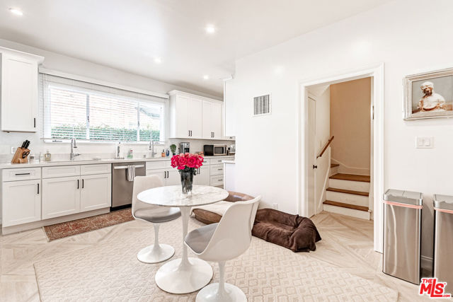 165 N Las Palmas Avenue, Los Angeles CA: https://media.crmls.org/mediaz/e3e76764-bd42-48ac-bc06-ad3f27337048.jpg