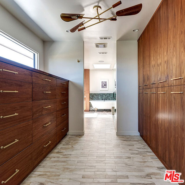 8674 Edwin Drive, Los Angeles CA: https://media.crmls.org/mediaz/e3e76fd3-4e65-4546-8072-69c6f5f9f3ab.jpg