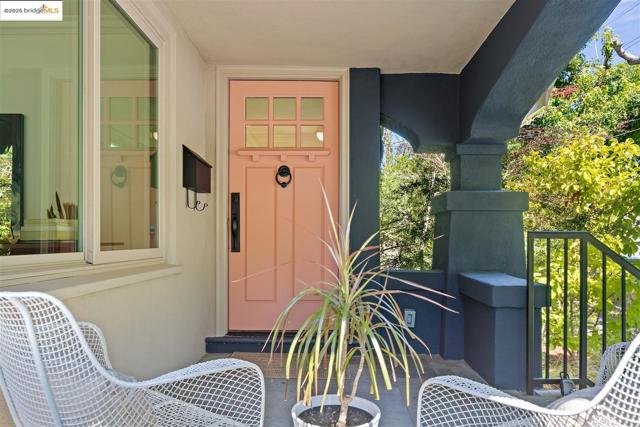 2310 Spaulding Ave, Berkeley CA: https://media.crmls.org/mediaz/e3e7ab64-c9ef-40ec-9bc9-861ac5c6e6e2.jpg