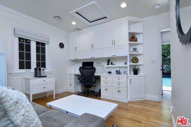 4277 Beck Avenue, Studio City CA: https://media.crmls.org/mediaz/e3e7f2d2-ba50-483b-9f25-30a09e3d332d.jpg