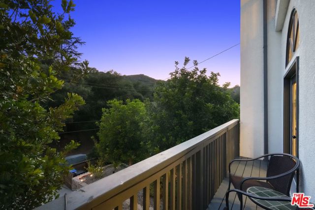 3418 Dorothy Road, Topanga CA: https://media.crmls.org/mediaz/e3e82c76-e99f-4d1b-87cc-d2332711392e.jpg