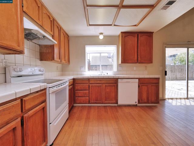 4300 Cannington Lane, Salida CA: https://media.crmls.org/mediaz/e3e84b02-d5ba-4ac1-a251-7ea93f569ffc.jpg