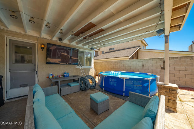 241 Cottonwood Lane, Fillmore CA: https://media.crmls.org/mediaz/e3e8b601-0074-4e47-851d-49dfede4a066.jpg