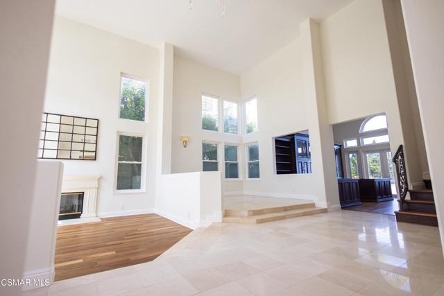 32715 Pacifica Court, Westlake Village CA: https://media.crmls.org/mediaz/e3e8e2da-78ee-4d68-b742-f685359120fe.jpg