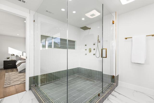 6802 MAURY DR, San Diego CA: https://media.crmls.org/mediaz/e3e92390-b246-4cba-a6b7-c87a32ee25a4.jpg