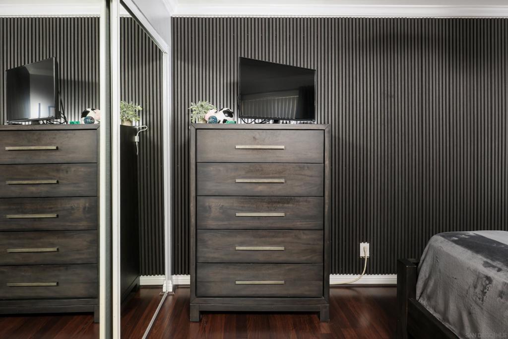2040 Robinson - photo 14